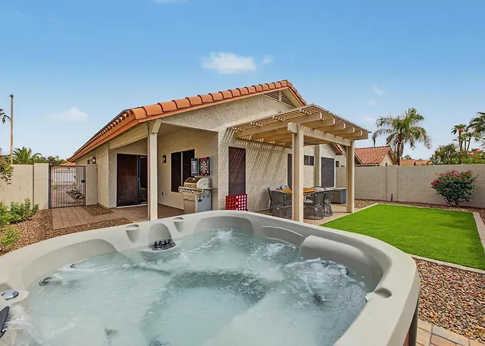 Retreat With Private Hot Tub Holiday home