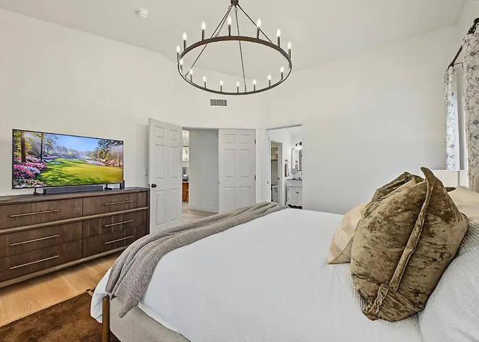 Retreat With Private Hot Tub