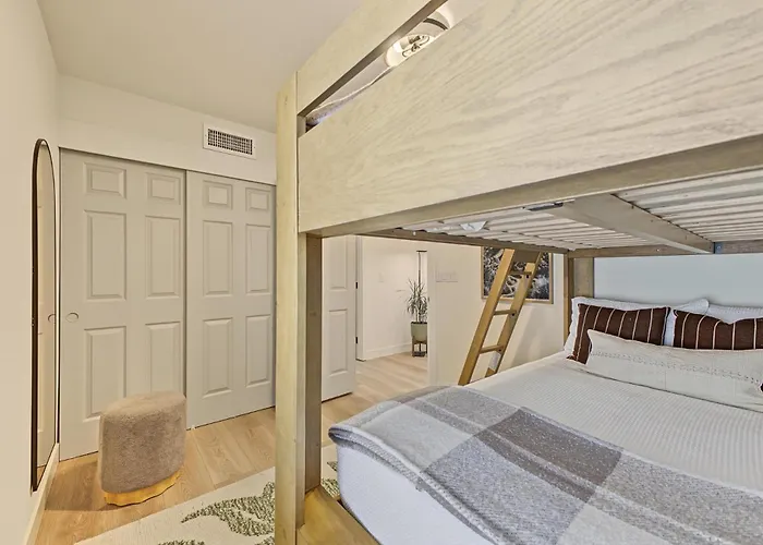 Holiday home Retreat With Private Hot Tub *